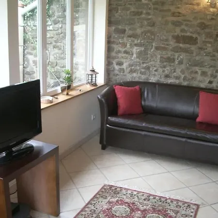 With 3 Bedrooms * Neufmesnil
