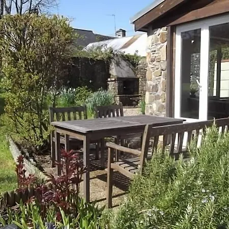 With 3 Bedrooms Neufmesnil