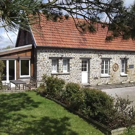 With 3 Bedrooms Neufmesnil